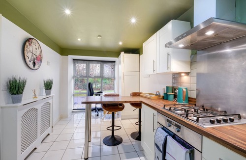 Slough House | Bright & Spacious 3-Bed, 2-Bath Home in Graylands Close