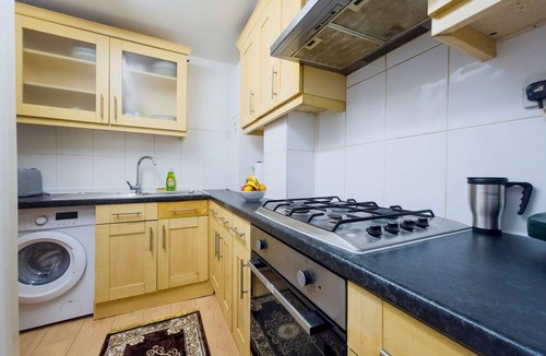 Shadwell Apartment | Bright Spacious Flat near Shadwell Station I PTK