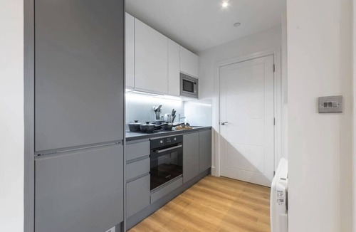 East Grinstead Apartment | Bright & Spacious 1 Bed Flat in East Grinstead