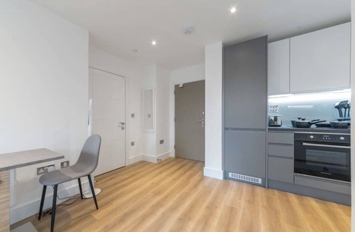 East Grinstead Apartment | Bright & Spacious 1 Bed Flat in East Grinstead