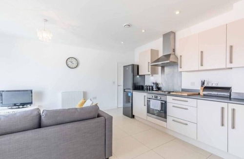 Langley Marish Apartment | Bright Two Bed Apt in Langley/Slough - By Tempstay