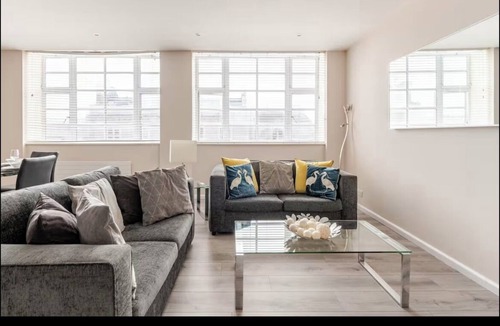 The Cultural Quarter Apartment | Brighton central perfect long stays with free parking.