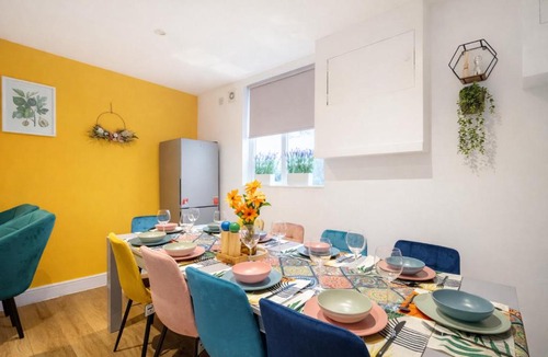 Brighton House | Brighton Colour Pop House- Sleeps up to 12