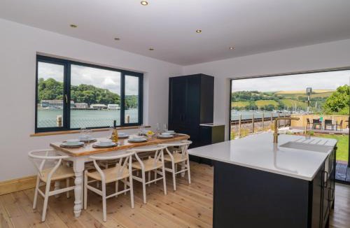 Dartmouth House | Britannia Crossings Cottage