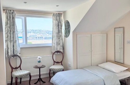 Shaldon House | Broadlands View