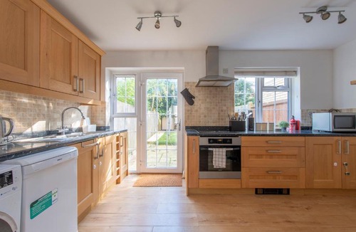 London Borough of Bromley Apartment | Bromley Base, Work Stay, Spacious, Free Parking