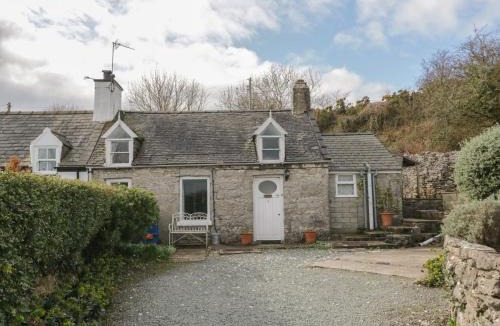 Beaumaris House | Bron Heulog Cottage