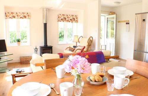 Winterslow House | Broomley Cottage