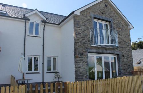 Aberystwyth House | Brynhyfryd