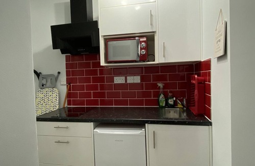 Stepney Green Apartment | Budget Comfortable Studio In City Center for 4 PPL