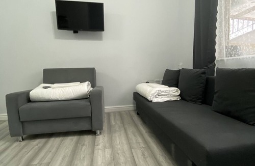 Stepney Green Apartment | Budget Comfortable Studio In City Center for 4 PPL