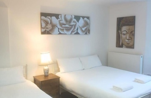 Gosport Apartment | Budget Studio - Central Gosport with Free Parking