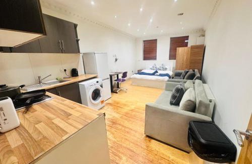 Hammersmith Broadway Apartment | Budget Studio Flat In Shepherds bush & Hammersmith