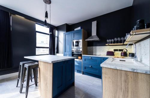 North Shore Apartment | Bullseye Bunk House by Sasco