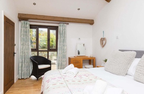 Sidlesham Hotel | Buttercup - Super King Ensuite Room in Sidlesham