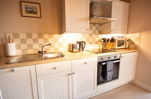 Rhoscolyn Cottage | Cabbage Patch - sleeps 2 guests in 1 bedroom