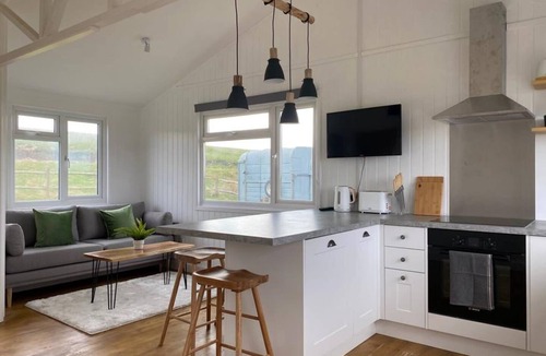 Lydd-on-Sea Ski Chalet | Camber Sands Beachfront Chalet w/Panoramic Views & Pet-Friendly