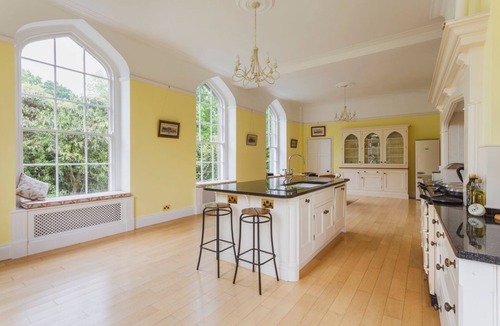 Saltash Villa | Camellia Manor - Twelve Bedroom Villa, Sleeps 24