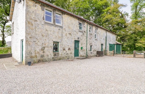 Muirshearlich Cottage | CAMISKY STEADING, pet friendly, with open fire in Fort William
