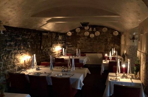 Stamford Hotel | Candlesticks