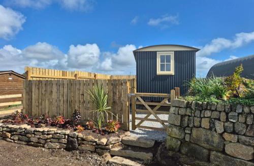 St Just Apartment | Cape Cornwall Shepherds hut with vast sea views