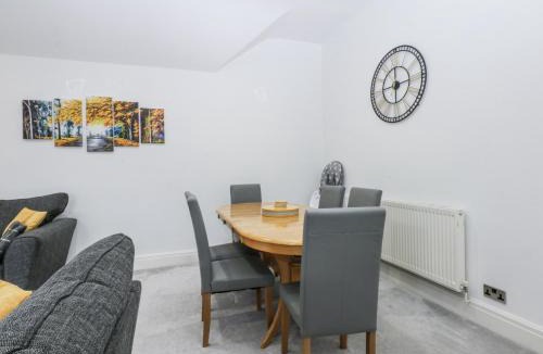 Llandudno Junction House | Capel Y Ffynnon