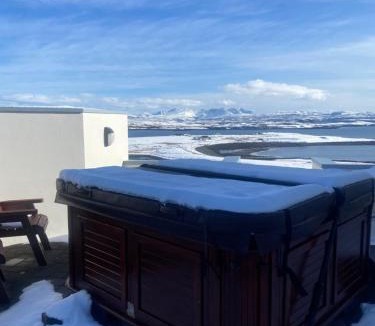 Roskhill House | Captain's Rest with Hot Tub and Sauna