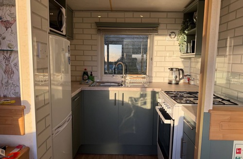 Holyhead Cabin | Captivating 2-Bed static caravan in Holyhead