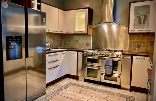 South Shore House | Captivating 4-bed Hot Tub House in Blackpool