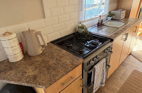 Great Houghton Cabin | Caravan Sleeps 6 With Parking