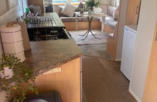 Great Houghton Cabin | Caravan Sleeps 6 With Parking