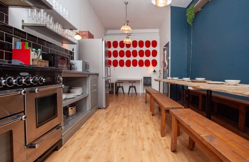 Butetown House | Cardiff Bay Work Week Retreat | Contractor Accommodation | 4-12 Professionals