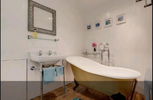 Swinton House | Carnegie Library: Austen Apartment 2 Bedroom