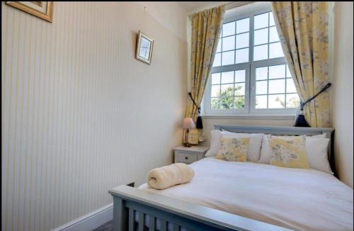 Swinton House | Carnegie Library: Austen Apartment 2 Bedroom