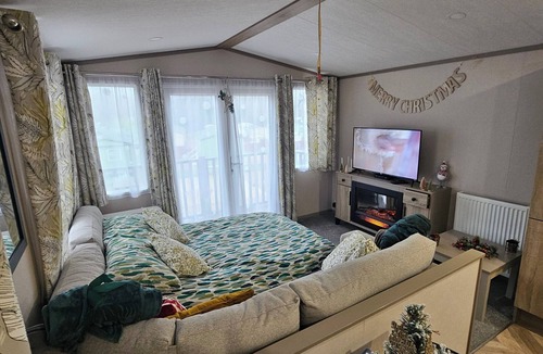 Capernwray Cabin | Carnforth - Caravan - sleeps 6 - Dog Friendly