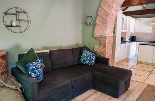 Carlisle Cottage | CARWINLEY MILL HOUSE COTTAGE, pet friendly, with hot tub in Longtown