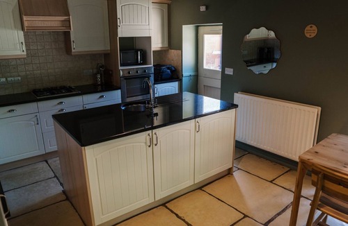 Carlisle Cottage | CARWINLEY MILL HOUSE COTTAGE, pet friendly, with hot tub in Longtown