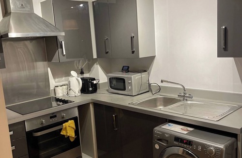 Wolverhampton Apartment | Casa Centro 2Bed Apartment Free Parking, Fast WiFi & Netflix