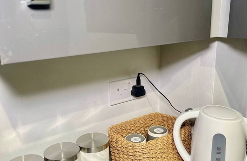 Wolverhampton Apartment | Casa Centro 2Bed Apartment Free Parking, Fast WiFi & Netflix