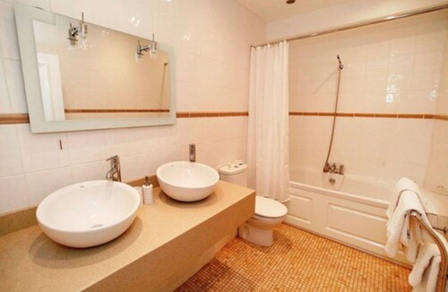 Neath Hotel | Castle Hotel