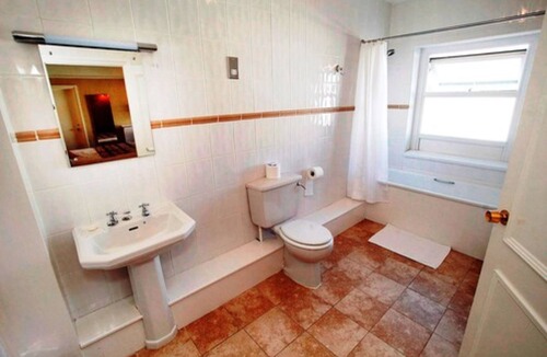 Neath Hotel | Castle Hotel