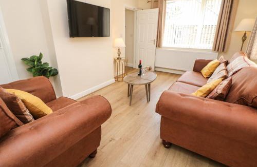 Chesterfield House | Cedar Holme