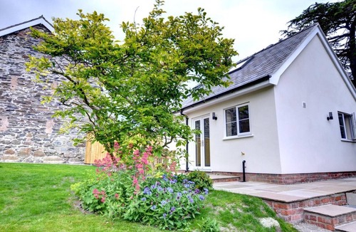 Ruthin House | Cedar Tree Cottage - One Bedroom House, Sleeps 2