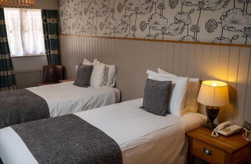 Barnstaple Hotel | Cedars Inn by Greene King Inns
