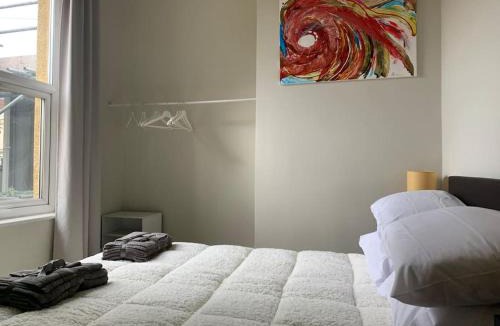 Horfield Apartment | Central 2 bed flat. Free parking (Off-street)
