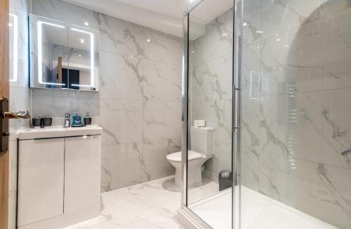 Basingstoke Apartment | Central 2BR Apt Basingstoke Near Shops & Transport