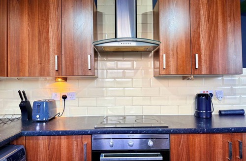 Haymarket Apartment | Central 4Bed, Caledonian Stay, Haymarket, Sleeps 8
