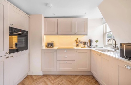Bath Apartment | Central Bath – Walk to Baths & Station - VAT Q