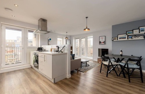 Gifford Apartment | Central Edinburgh 2 Bed Apt near Royal Mile