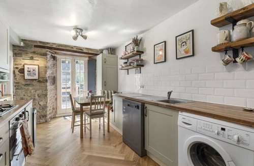 Gifford Apartment | Central Edinburgh Retreat with Sunny Garden